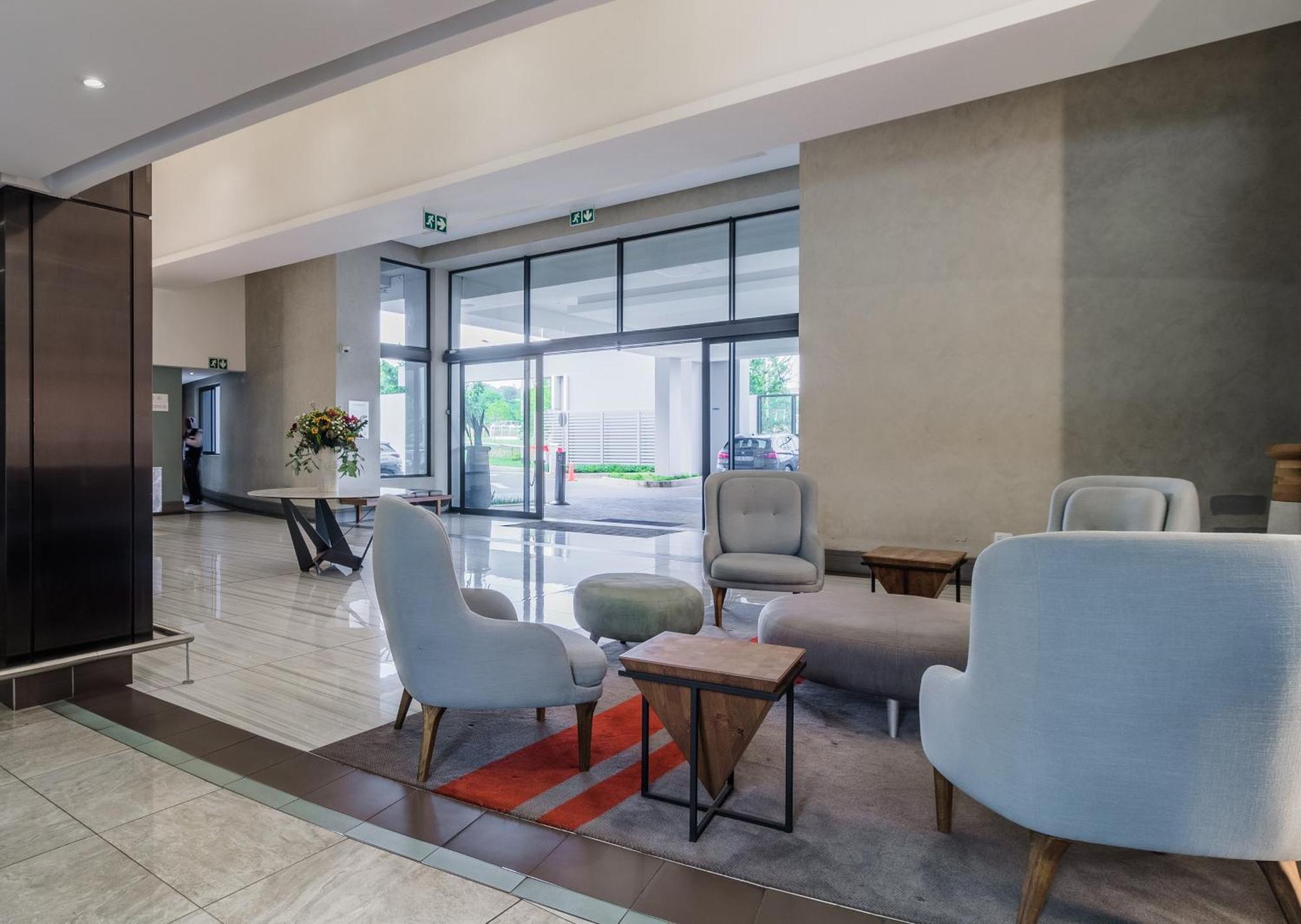 Stay Menlyn Претория Экстерьер фото
